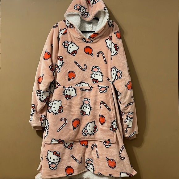 Hello Kitty Pullover Hoodie Robe - Picture 2 of 6